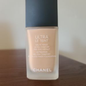 CHANEL ULTRA LE TEINT B20